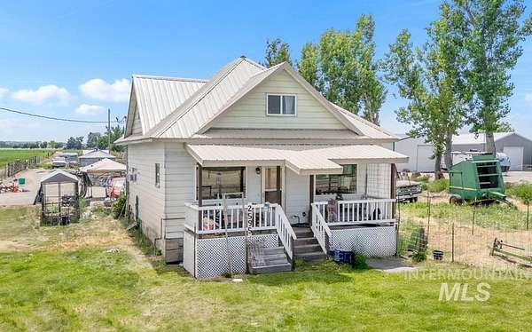 15.3 Acres of Land with Home for Sale in Fruitland, Idaho