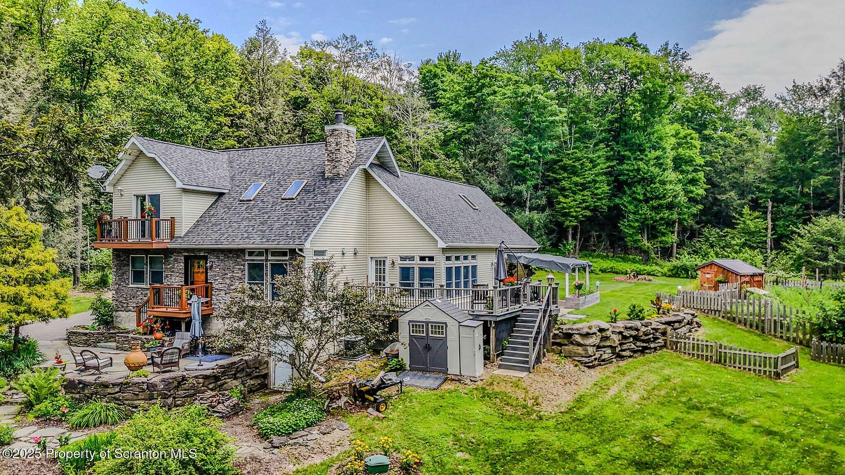 13.4 Acres of Improved Mixed-Use Land for Sale in New Milford, Pennsylvania