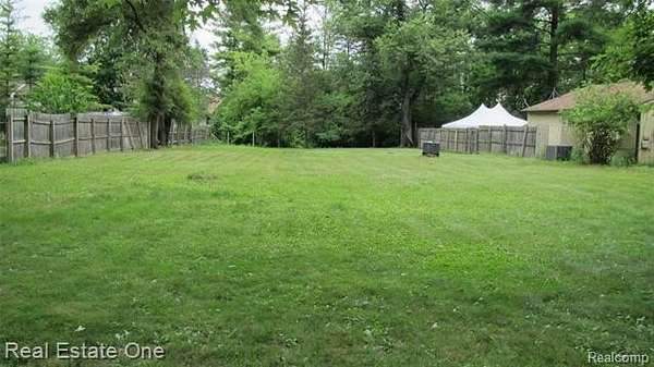 0.39 Acres of Residential Land for Sale in Farmington, Michigan