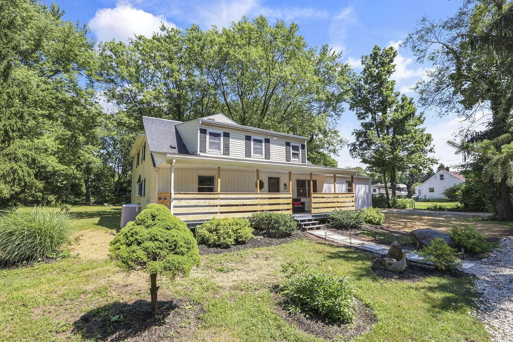 2.5 Acres of Residential Land with Home for Sale in Springfield, Ohio