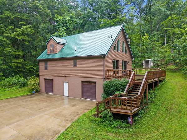 33.6 Acres of Recreational Land with Home for Sale in Chillicothe, Ohio