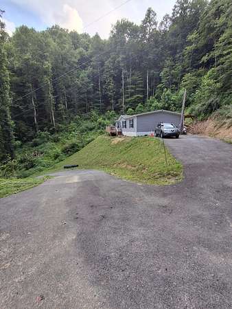 32 Acres of Recreational Land with Home for Sale in Pineville, Kentucky