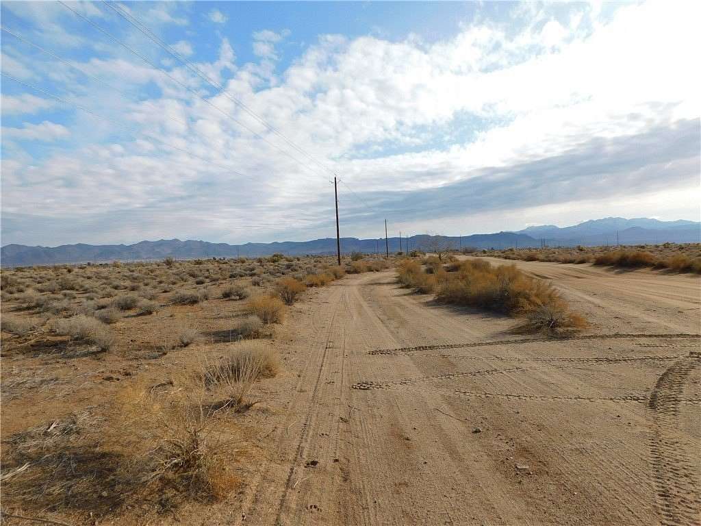 8.1 Acres of Land for Sale in Golden Valley, Arizona