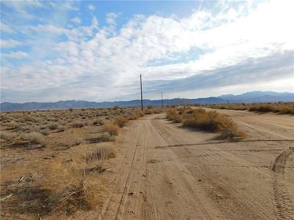 8.1 Acres of Land for Sale in Golden Valley, Arizona