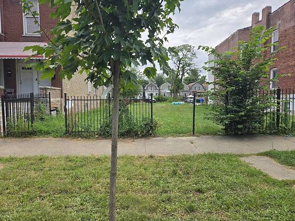0.1 Acres of Land for Sale in Chicago, Illinois