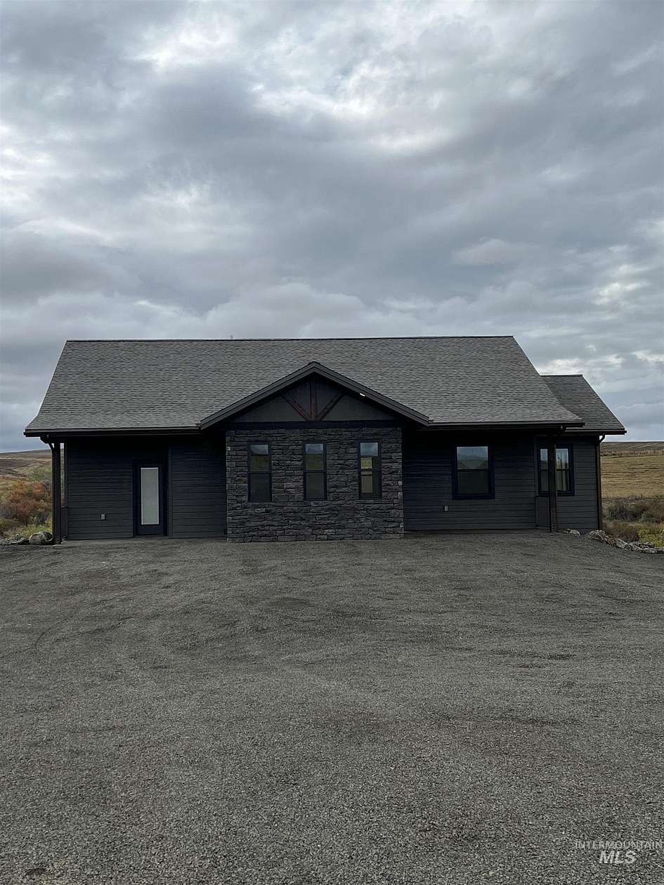 5.7 Acres of Residential Land with Home for Sale in Grangeville, Idaho