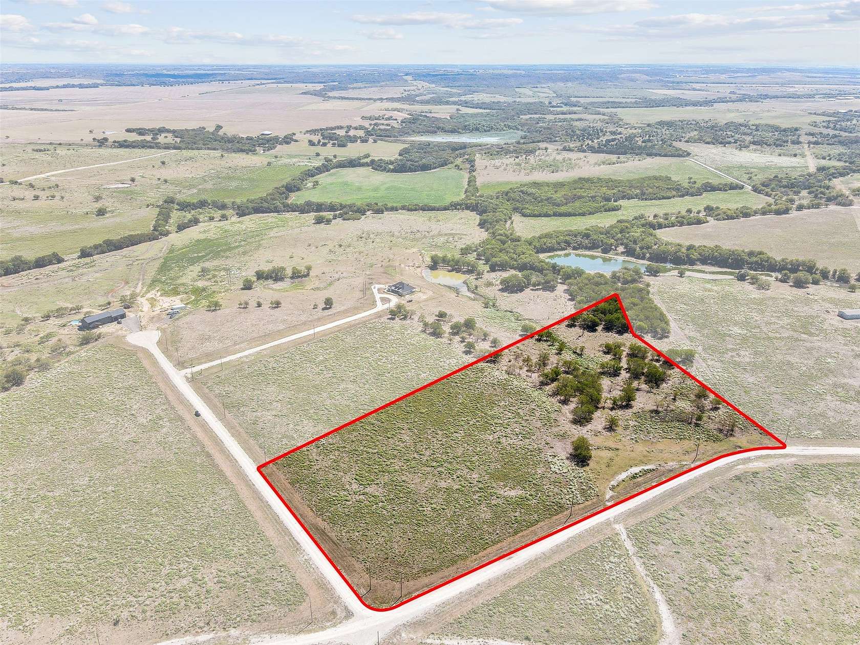 10 Acres of Land for Sale in Grandview, Texas