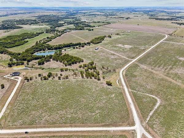 10 Acres of Land for Sale in Grandview, Texas