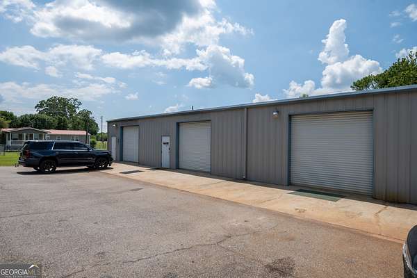 5 Acres of Improved Mixed-Use Land for Sale in Hull, Georgia