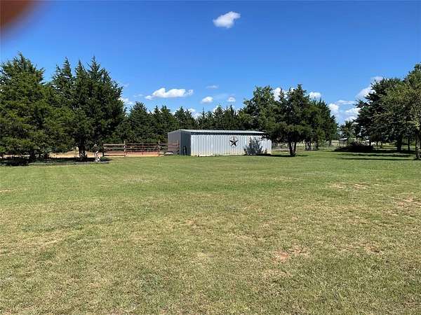 2.88 Acres of Residential Land with Home for Sale in Gordonville, Texas