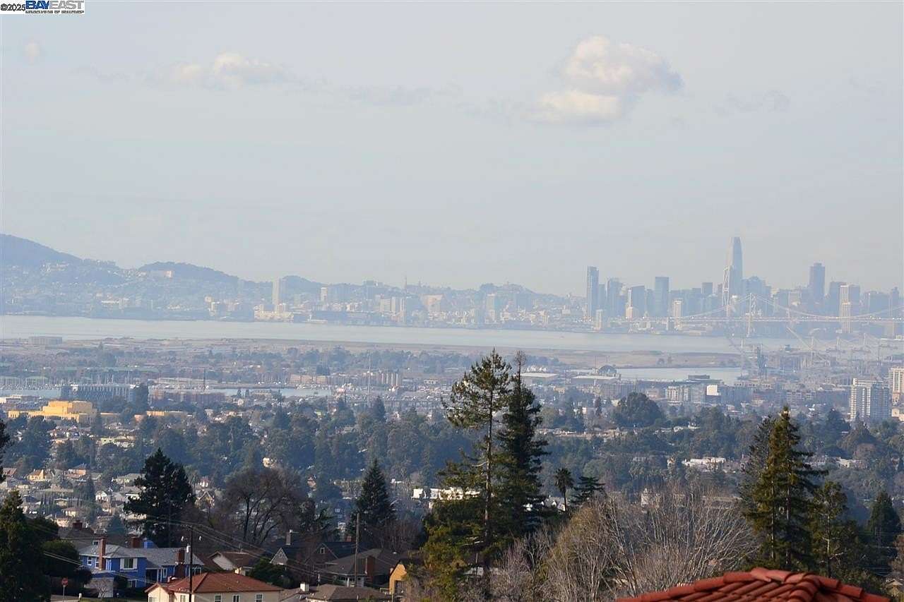 0.14 Acres of Residential Land for Sale in Oakland, California