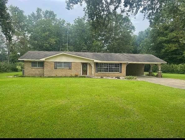 33 Acres of Land with Home for Sale in Columbia, Mississippi