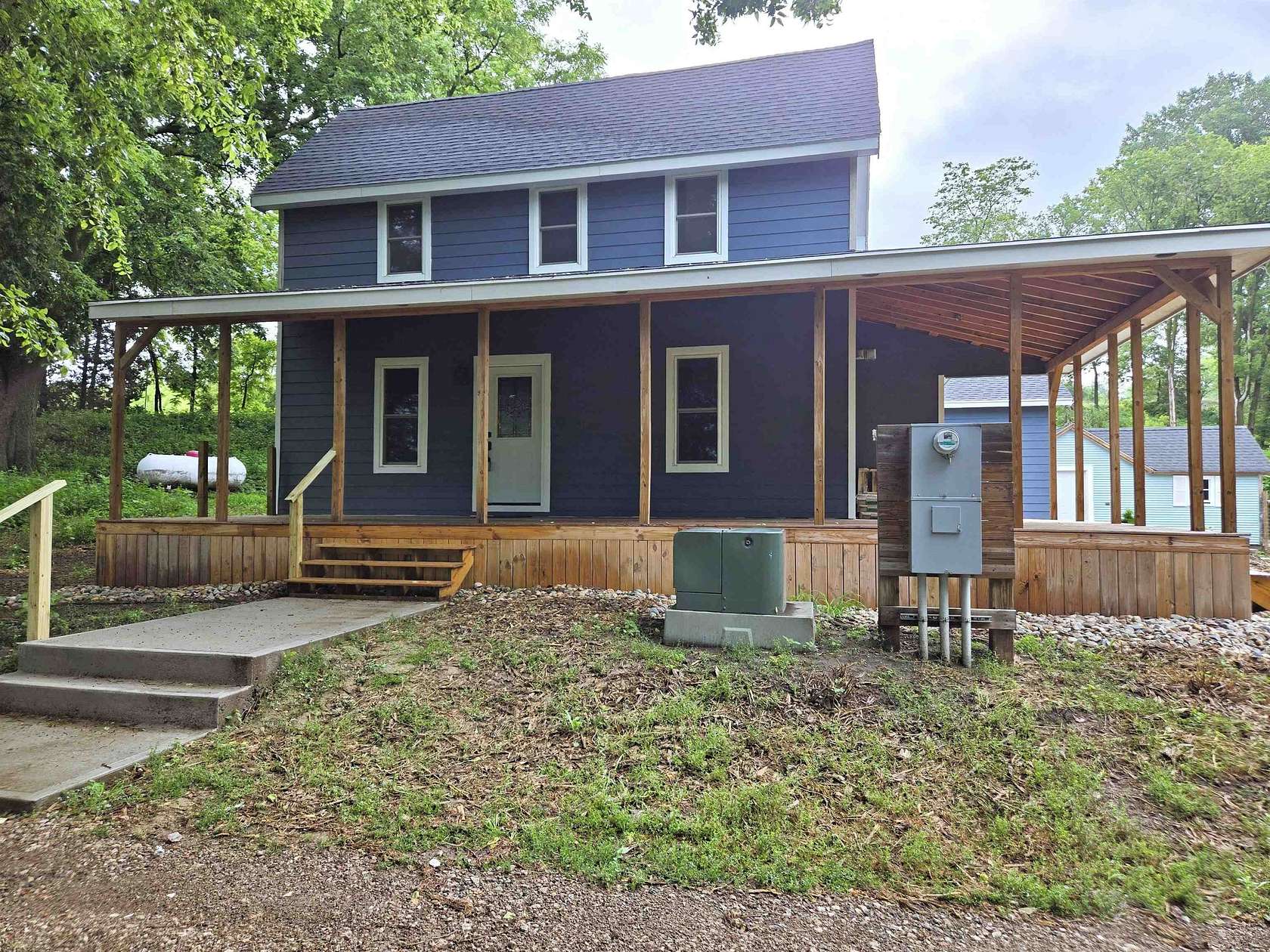 2.46 Acres of Residential Land with Home for Sale in Hornick, Iowa