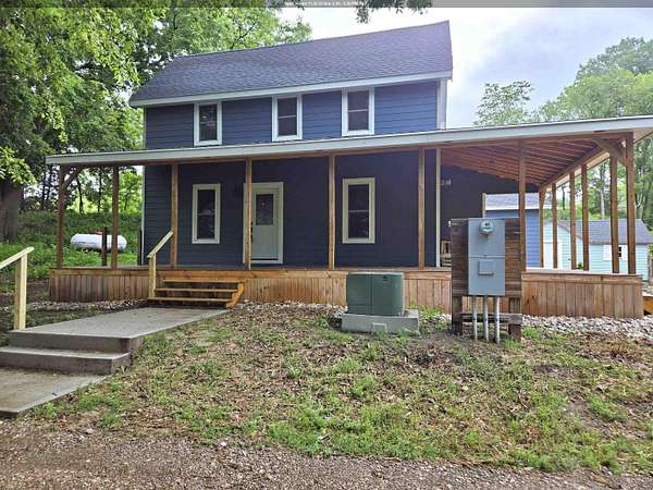 2.46 Acres of Residential Land with Home for Sale in Hornick, Iowa