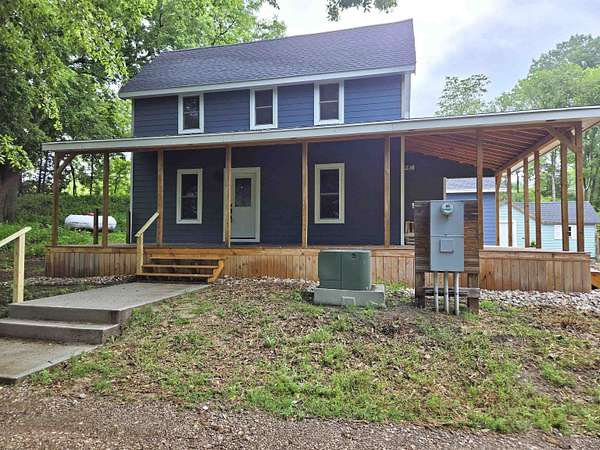 2.46 Acres of Residential Land with Home for Sale in Hornick, Iowa