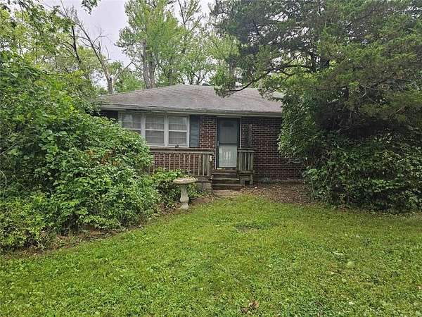 2.84 Acres of Residential Land with Home for Sale in Excelsior Springs, Missouri