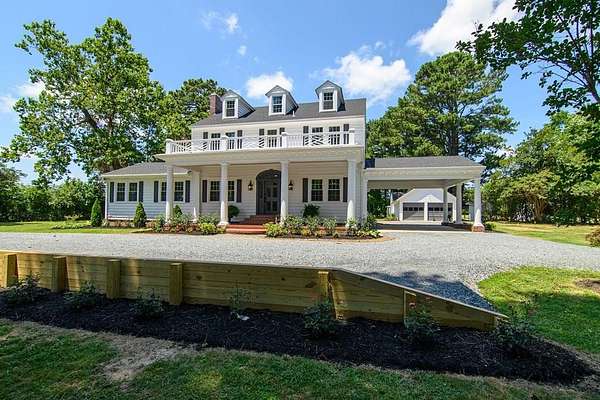 5.79 Acres of Residential Land with Home for Sale in Painter, Virginia