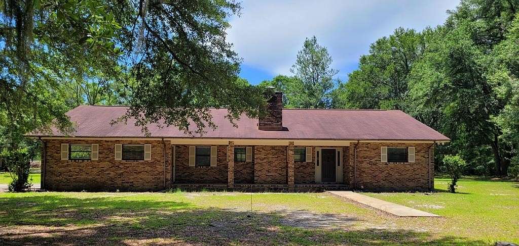 4.62 Acres of Residential Land with Home for Sale in Jesup, Georgia