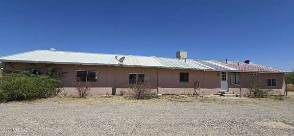 4.55 Acres of Residential Land with Home for Sale in Hereford, Arizona