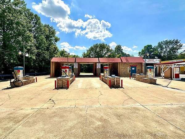 0.7 Acres of Improved Commercial Land for Sale in Camden, Tennessee