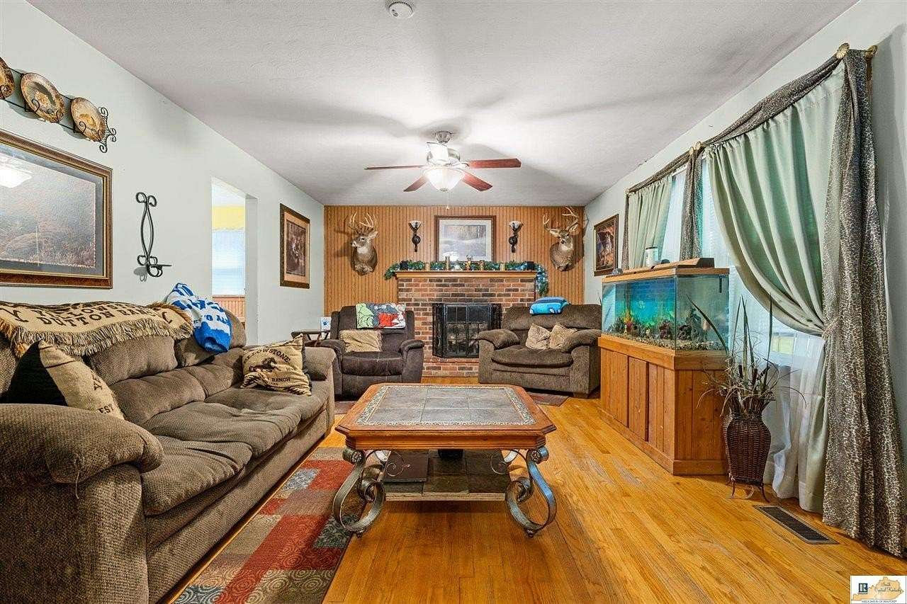 2 Acres of Residential Land with Home for Sale in Munfordville, Kentucky