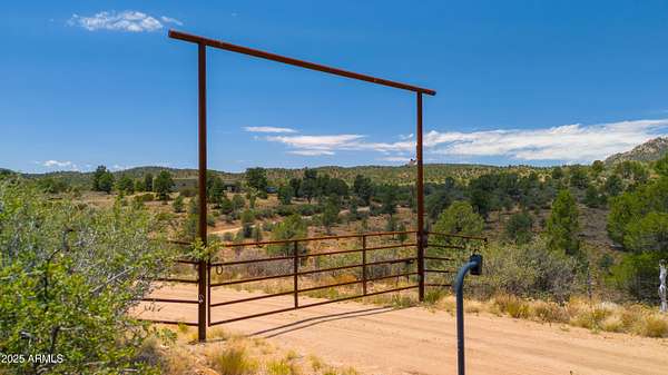43 Acres of Land for Sale in Peeples Valley, Arizona