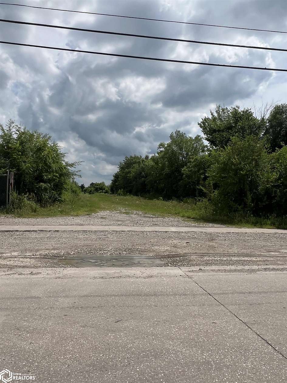 0.98 Acres of Commercial Land for Sale in Fairfield, Iowa