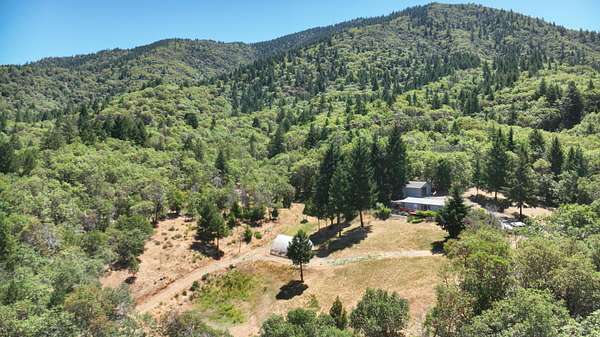 2 Acres of Residential Land with Home for Sale in Grants Pass, Oregon