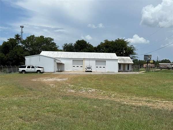 2.75 Acres of Mixed-Use Land for Sale in Bonham, Texas