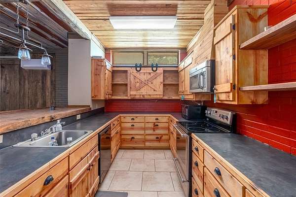 14 Acres of Improved Land for Sale in Athens, Louisiana