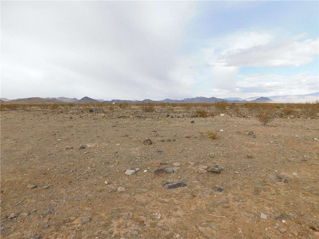 3 Acres of Land for Sale in Golden Valley, Arizona