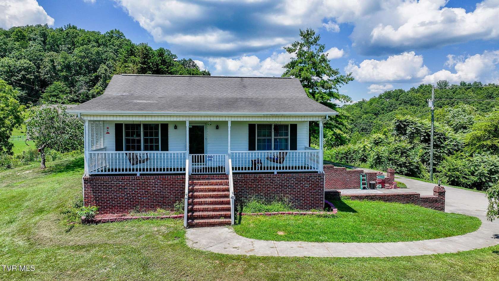 9.58 Acres of Residential Land with Home for Sale in Surgoinsville, Tennessee