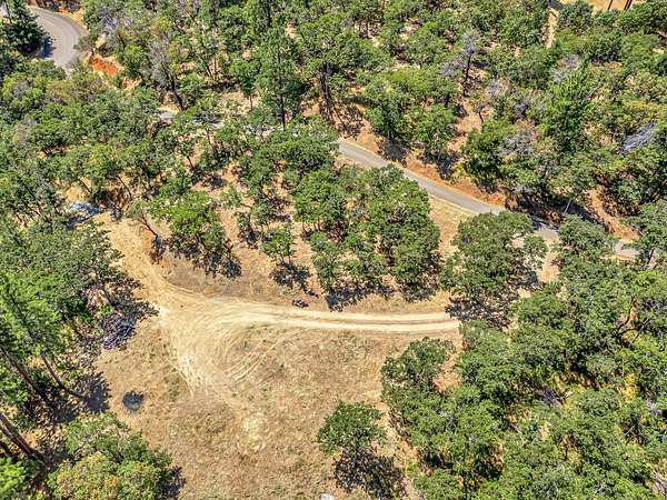 5 Acres of Residential Land for Sale in Jacksonville, Oregon