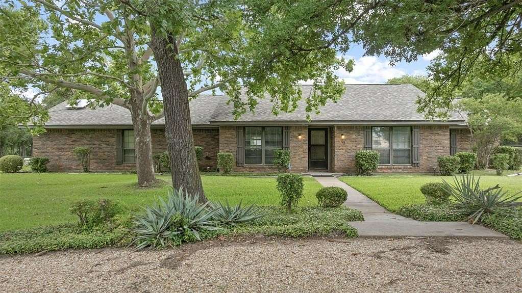 1.54 Acres of Residential Land with Home for Sale in Mansfield, Texas