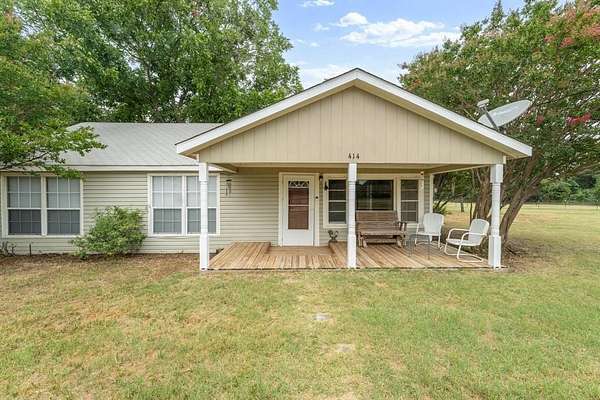 3.25 Acres of Residential Land with Home for Sale in Dublin, Texas