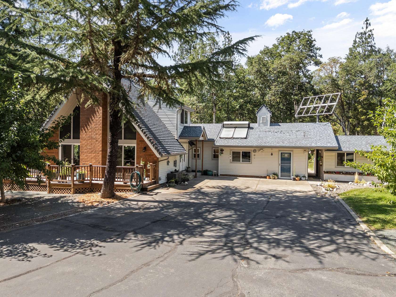 4.52 Acres of Land with Home for Sale in Grants Pass, Oregon