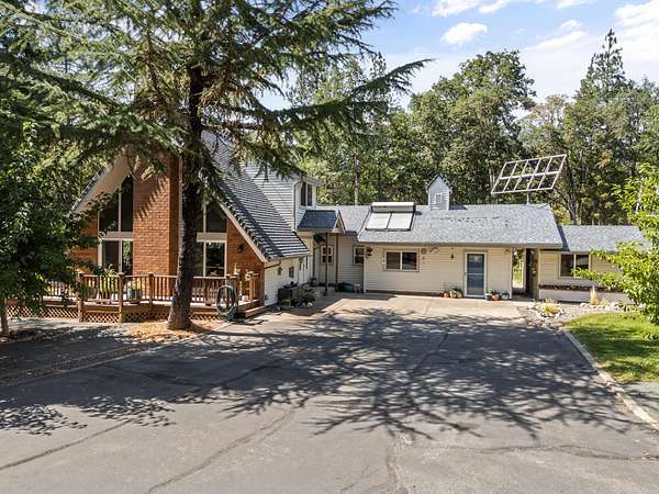 4.52 Acres of Residential Land with Home for Sale in Grants Pass, Oregon