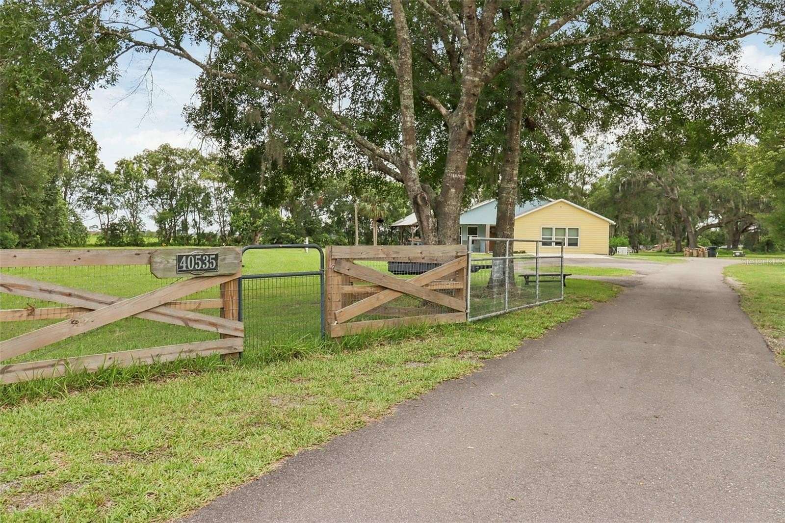 5.15 Acres of Residential Land with Home for Sale in Umatilla, Florida