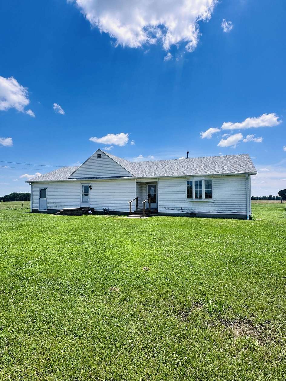 4.6 Acres of Residential Land with Home for Sale in El Dorado Springs, Missouri