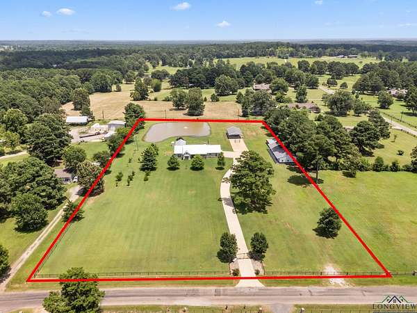 5 Acres of Improved Mixed-Use Land for Sale in Kilgore, Texas
