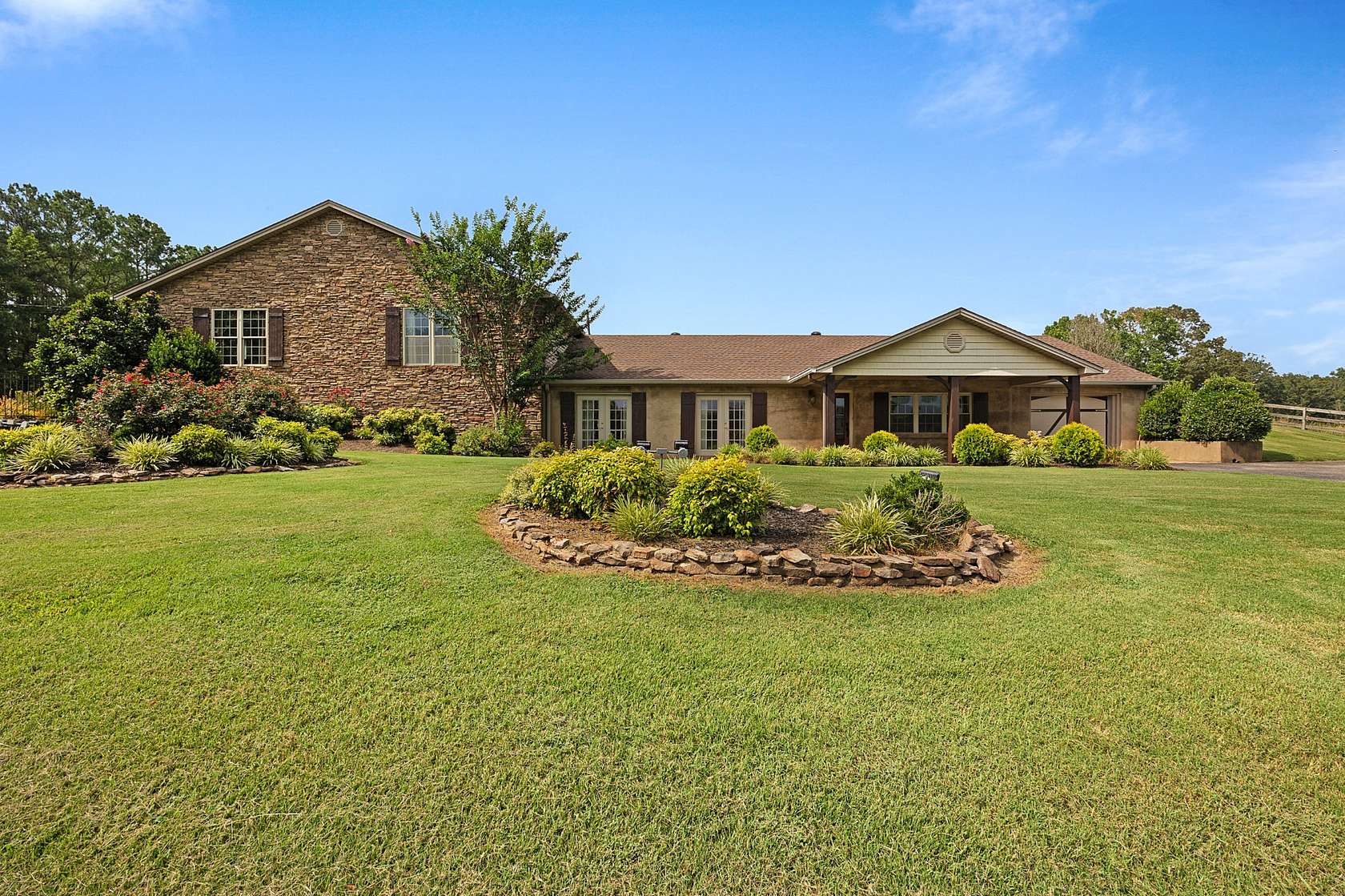 1.58 Acres of Residential Land with Home for Sale in Lexington, Tennessee