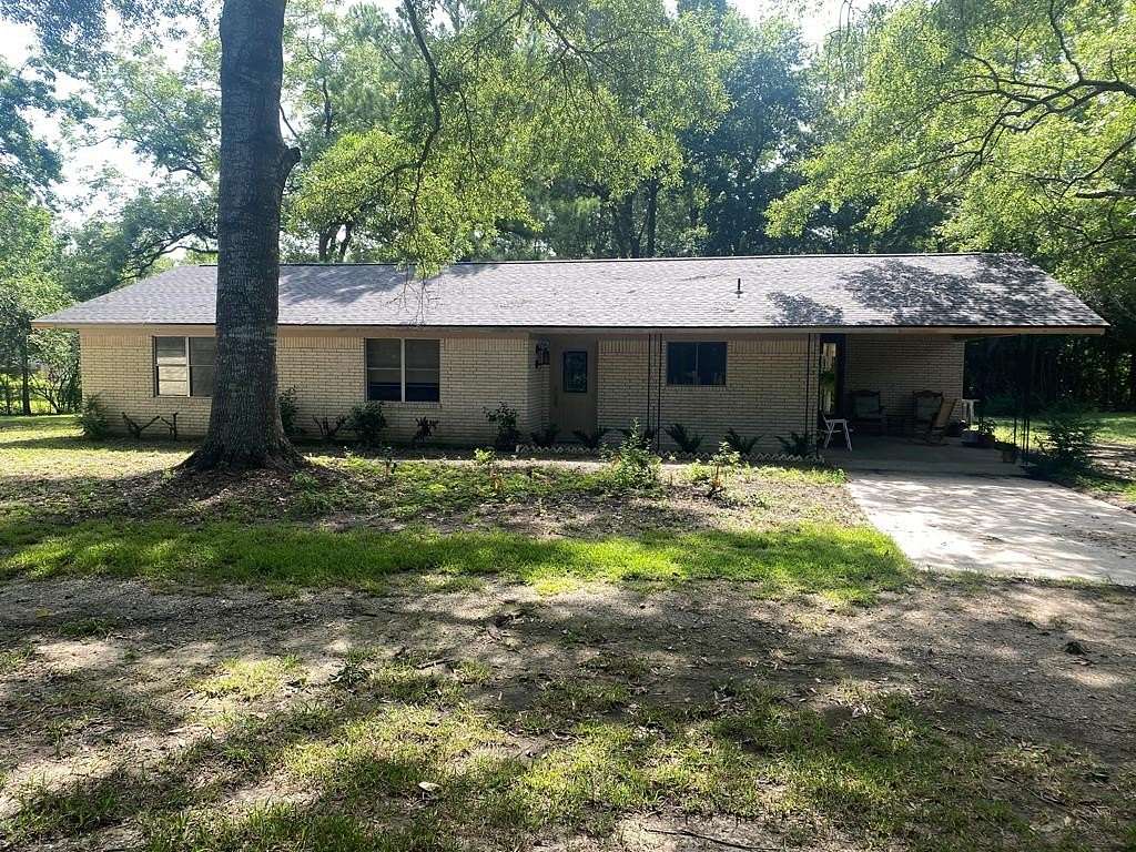 3.64 Acres of Residential Land with Home for Sale in Jasper, Texas