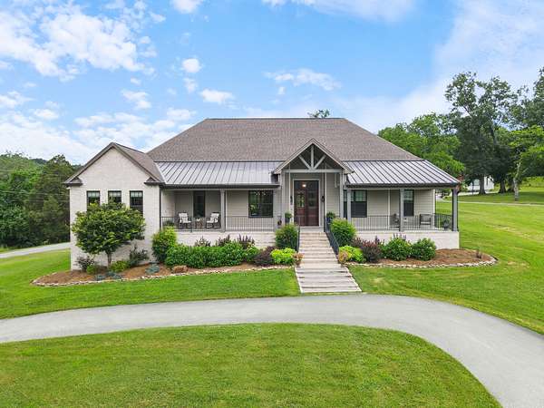 5 Acres of Residential Land with Home for Sale in Hendersonville, Tennessee