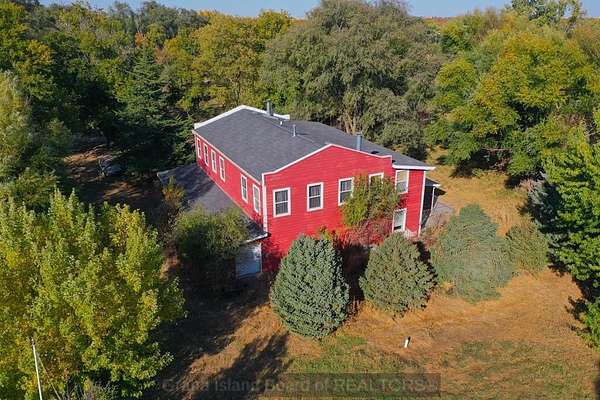 2.89 Acres of Residential Land with Home for Sale in Aurora, Nebraska