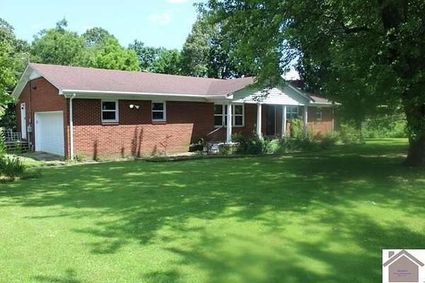 2.78 Acres of Residential Land with Home for Sale in Mayfield, Kentucky