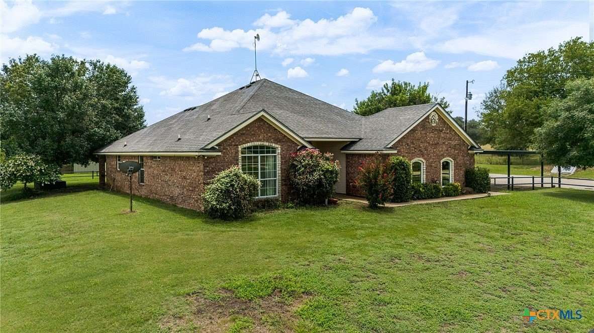 3.54 Acres of Residential Land with Home for Sale in Gatesville, Texas