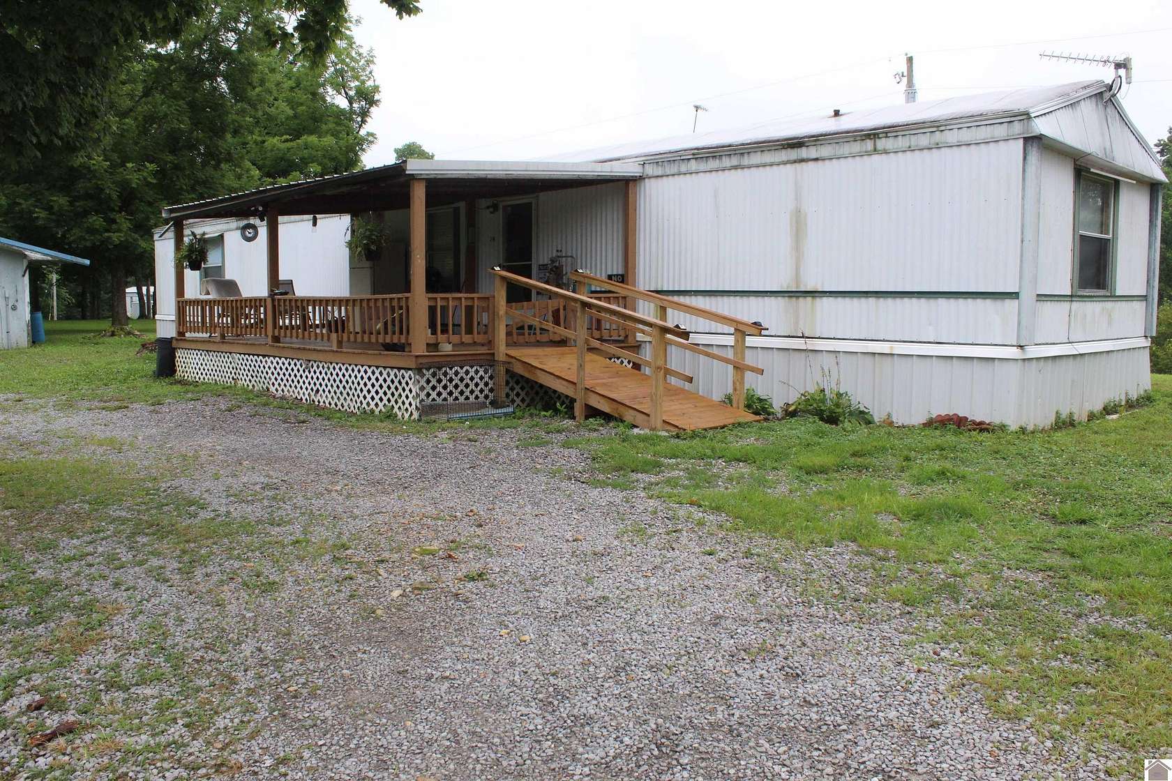 11 Acres of Land with Home for Sale in Eddyville, Kentucky