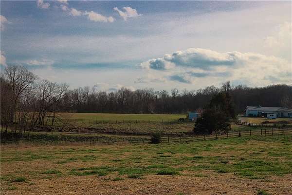15 Acres of Agricultural Land for Sale in Fayetteville, Arkansas