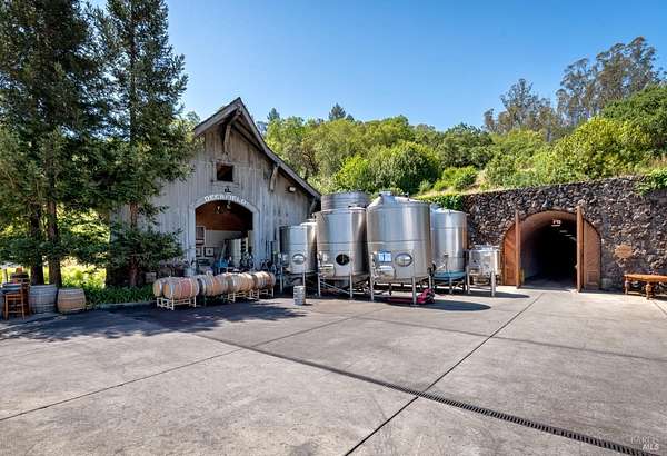 27 Acres of Land for Sale in Kenwood, California