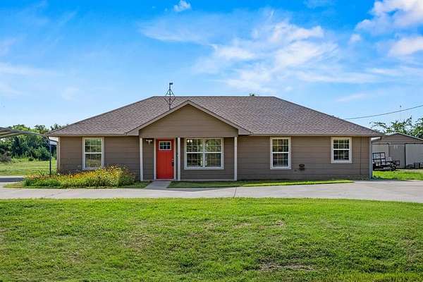 2.52 Acres of Residential Land with Home for Sale in Dodd City, Texas